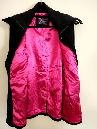 Abrigo en color negro