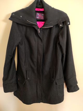 Abrigo en color negro