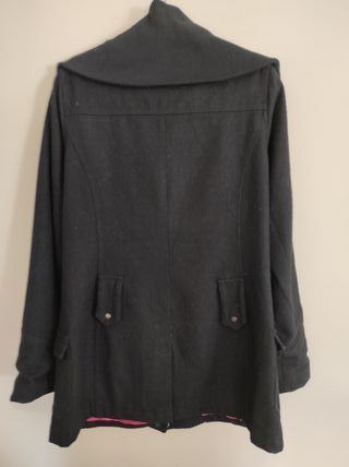 Abrigo en color negro