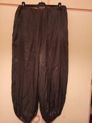 Pantalón bombacho satinado Zara gris