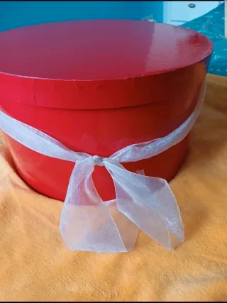 Ursinho de peluche com caixa