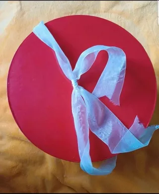 Ursinho de peluche com caixa