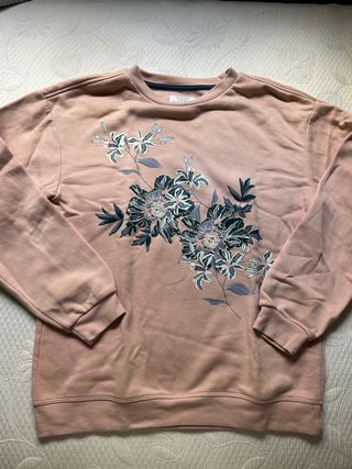 Sudadera rosa con estampado floral
