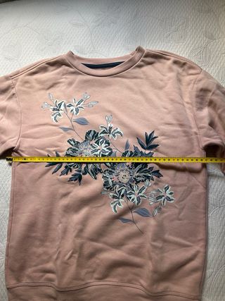 Sudadera rosa con estampado floral