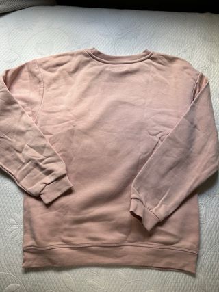 Sudadera rosa con estampado floral