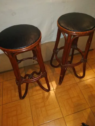 Barra de salón con 2 taburetes de bambú