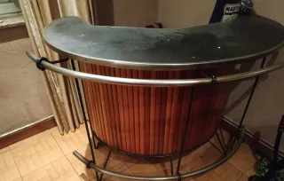 Barra de salón con 2 taburetes de bambú