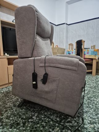 Sofá reclinable de tela gris