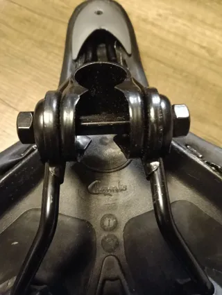 Sillín de bicicleta nuevo