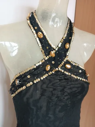 Top nero velato con paillettes dorate