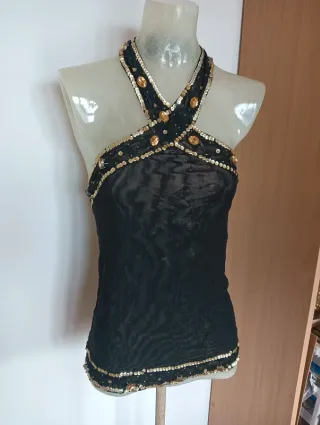 Top nero velato con paillettes dorate