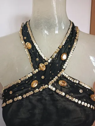 Top nero velato con paillettes dorate