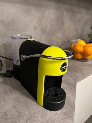 Macchina Caffè Lavazza A Modo Mio Gialla