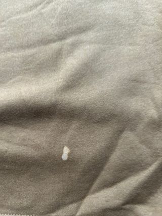 Sudadera dorada con estampado