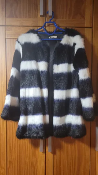 Chaquetón pelo rayas negro,azul+ blanco.Talla L/XL