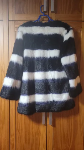 Chaquetón pelo rayas negro,azul+ blanco.Talla L/XL