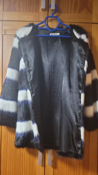 Chaquetón pelo rayas negro,azul+ blanco.Talla L/XL