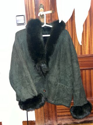 Chaqueta verde con pelo Compre en el DUBAI