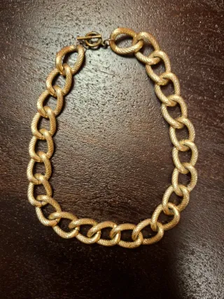 Gargantilla dorada eslabones texturizados