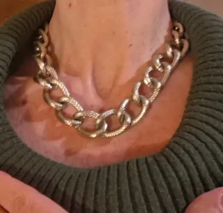 Gargantilla dorada eslabones texturizados