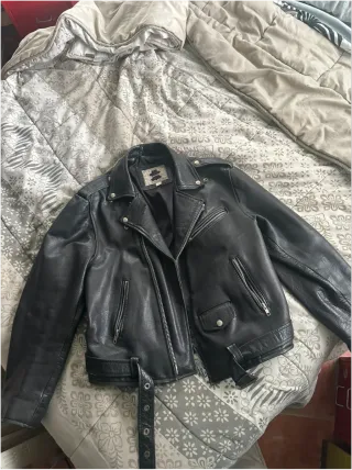 Chaqueta de cuero de Vaca Negra akhtar. NeGociaBle