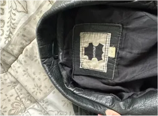 Chaqueta de cuero de Vaca Negra akhtar. NeGociaBle