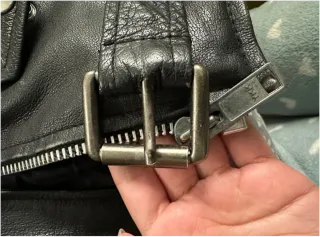 Chaqueta de cuero de Vaca Negra akhtar. NeGociaBle