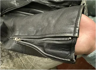 Chaqueta de cuero de Vaca Negra akhtar. NeGociaBle