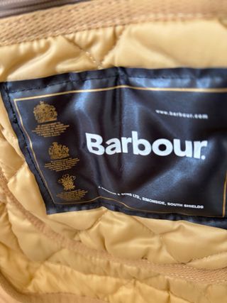 Giubbotto imbottita Barbour in giallo senape