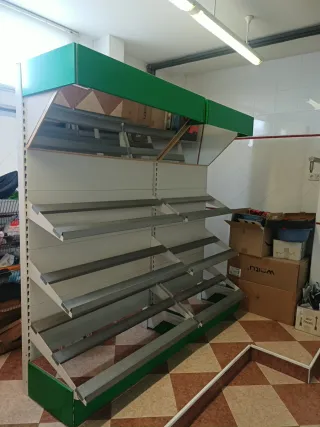 Estanterías metálicas y de plástico