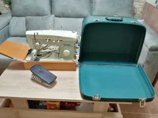 Máquina de coser Sigma con maletín