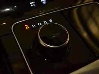 Land-Rover Range Rover Velar 2.0 D180 132kW R-Dynamic S 4WD Auto