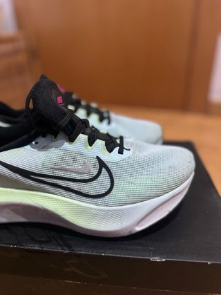 Zapatillas Nike Verdes y Blancas