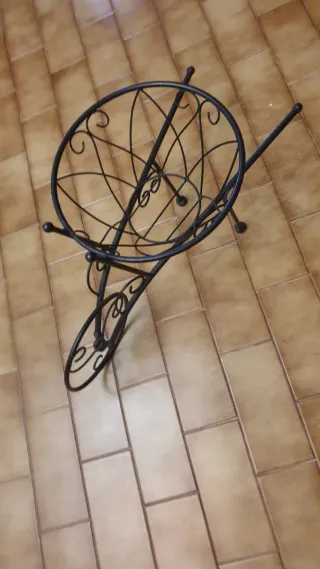 Carrinho para vasos em ferro