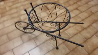 Carrinho para vasos em ferro