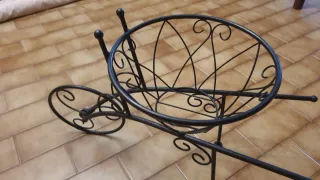 Carrinho para vasos em ferro