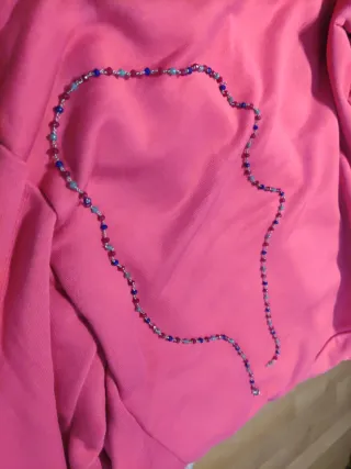 Collana con perline blu e rosa