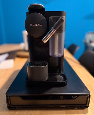 Cafetera Nespresso DeLonghi Lattissima