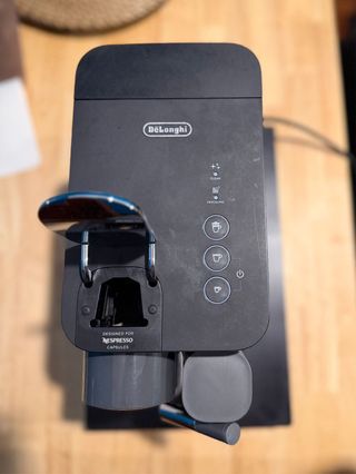 Cafetera Nespresso DeLonghi Lattissima