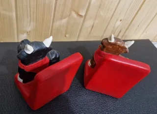 Posalibros con forma de toros de San Fermines