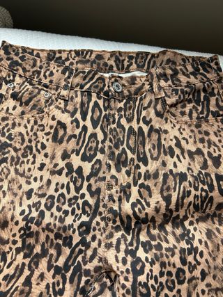 Pantalones con estampado de leopardo