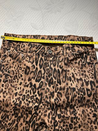 Pantalones con estampado de leopardo