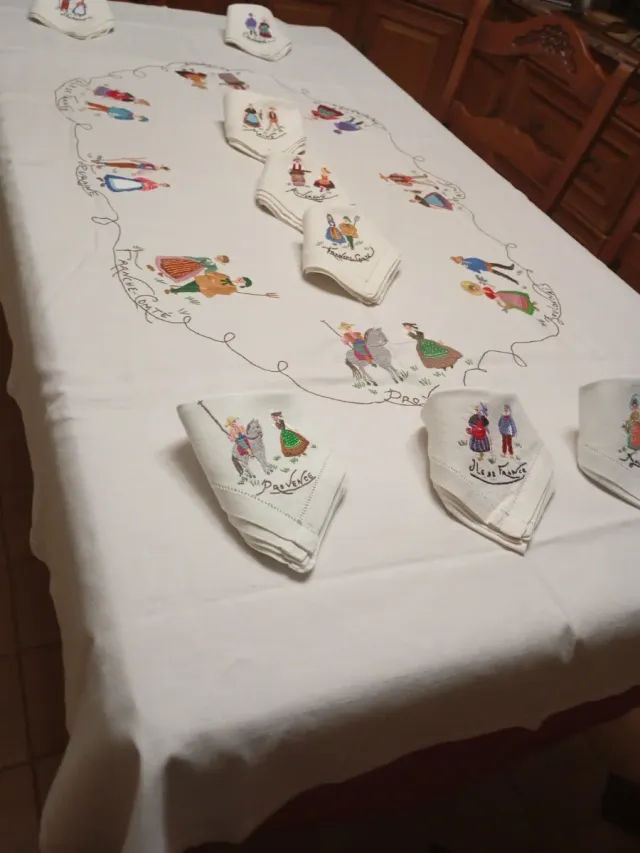 Mantelería Bordada a Mano francesa muy vintage lin