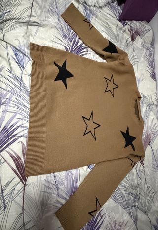 Jersey marrón con estrellas negras