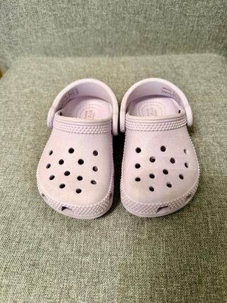 Crocs Morados para Niño.