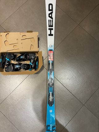Esquís Head con fijaciones