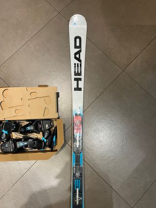 Esquís Head con fijaciones
