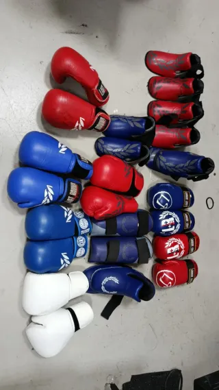 Protecciones Kick Boxing (Guantes y Espinilleras)