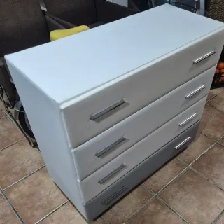 Cómoda 4 cajones piel sintética