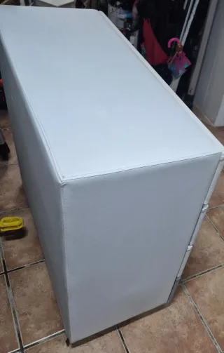 Cómoda 4 cajones piel sintética